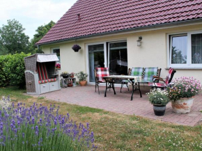 Cozy Holiday Home in Hohenkirchen near Baltic Sea